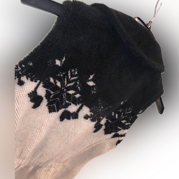 Black Diamond Vintage Snowflake Warm Fuzzy Winter Vest Small Fair Isle Black Tan - Picture 3 of 11
